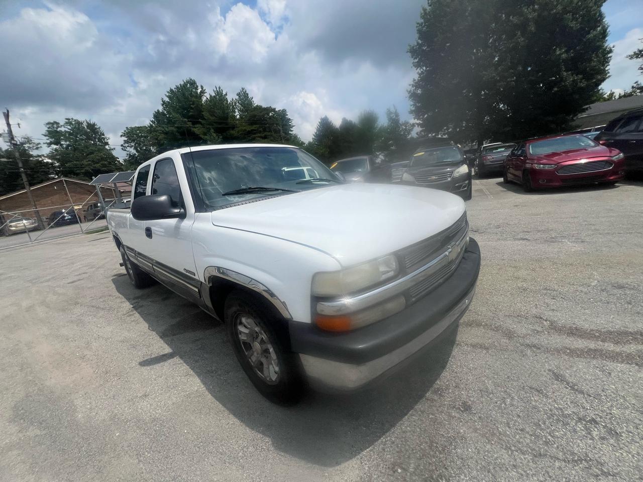 Chevrolet Silverado 1500 3dr Ext Cab 143.5" WB LS 2000