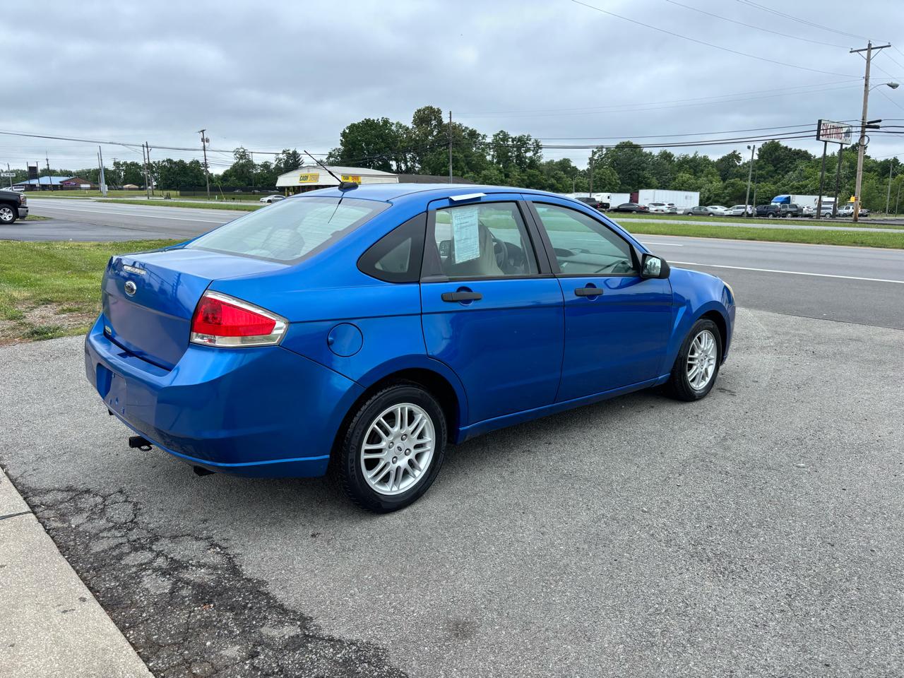 Ford Focus 4dr Sdn SE 2010