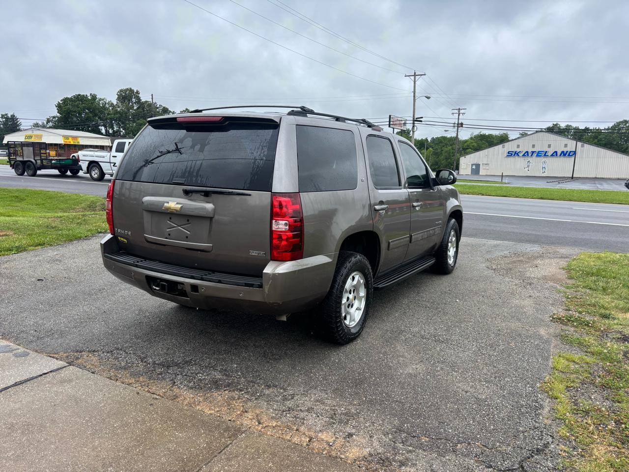 Chevrolet Tahoe 2WD 4dr 1500 LT 2011