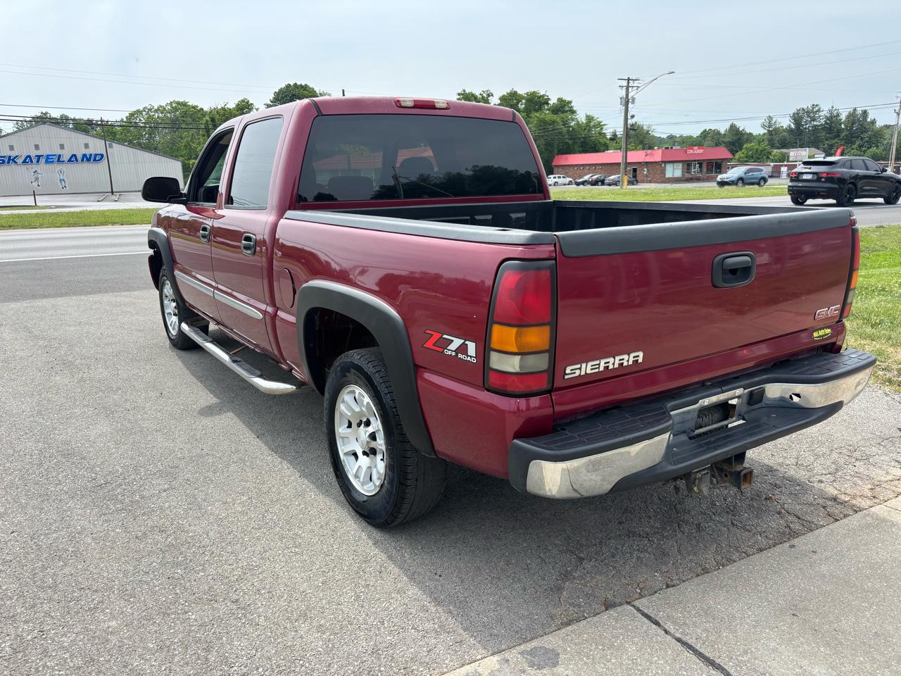 GMC Sierra 1500 Crew Cab 143.5" WB 4WD SLE 2005