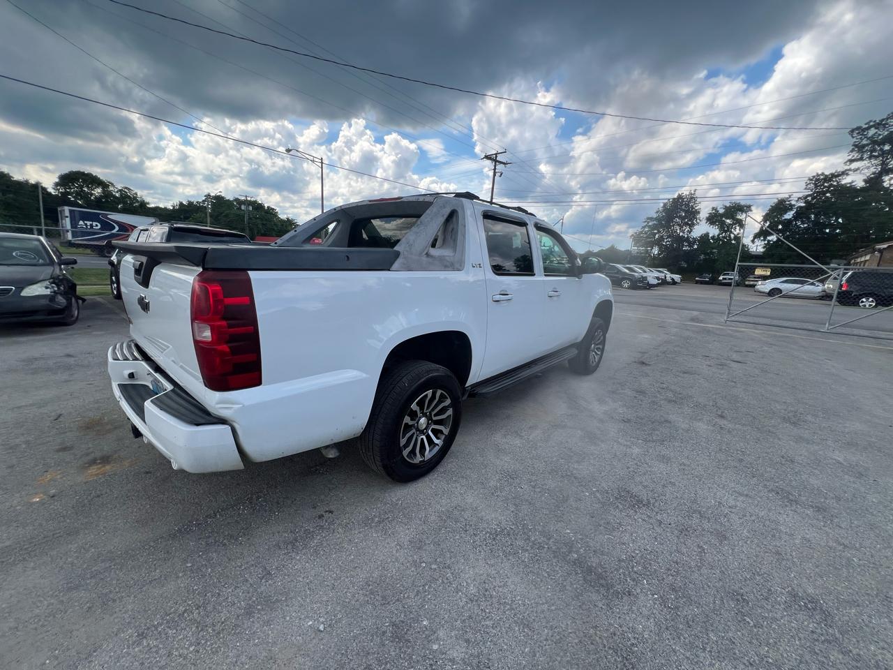 Chevrolet Avalanche 4WD Crew Cab 130" LT w/2LT 2007