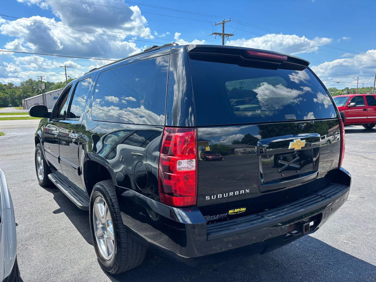 Chevrolet Suburban 4WD 4dr 1500 LT 2013