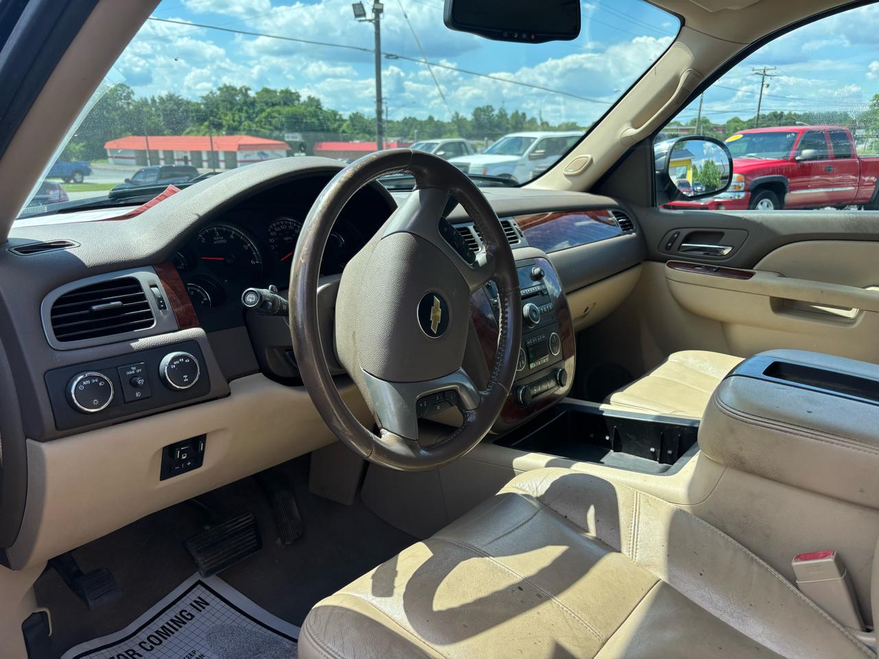 Chevrolet Suburban 4WD 4dr 1500 LT 2013
