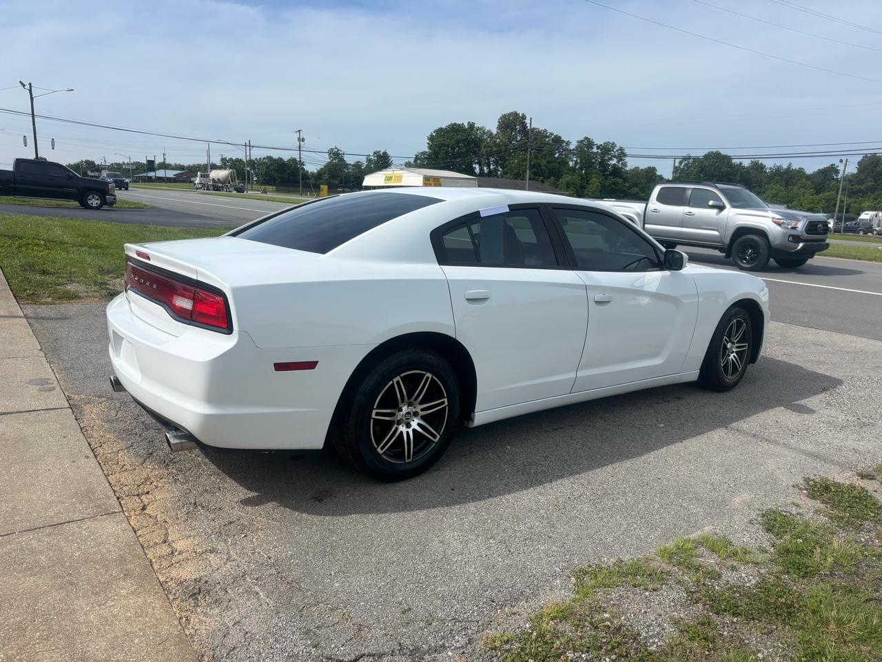 Dodge Charger 4dr Sdn SE RWD 2013