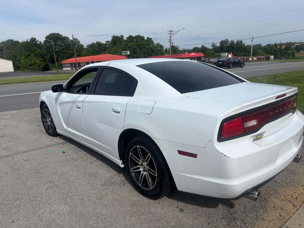 Dodge Charger 4dr Sdn SE RWD 2013