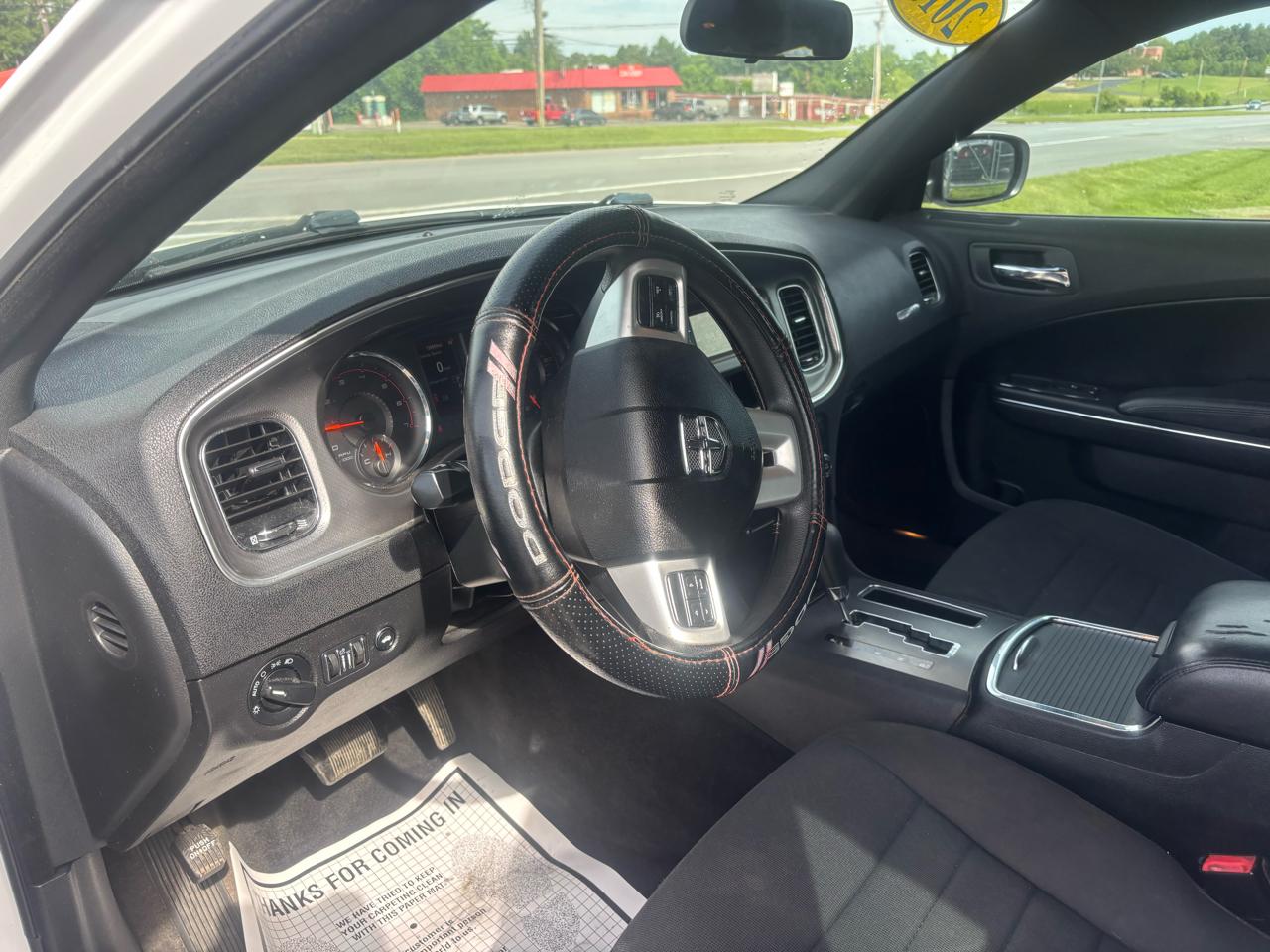 Dodge Charger 4dr Sdn SE RWD 2013
