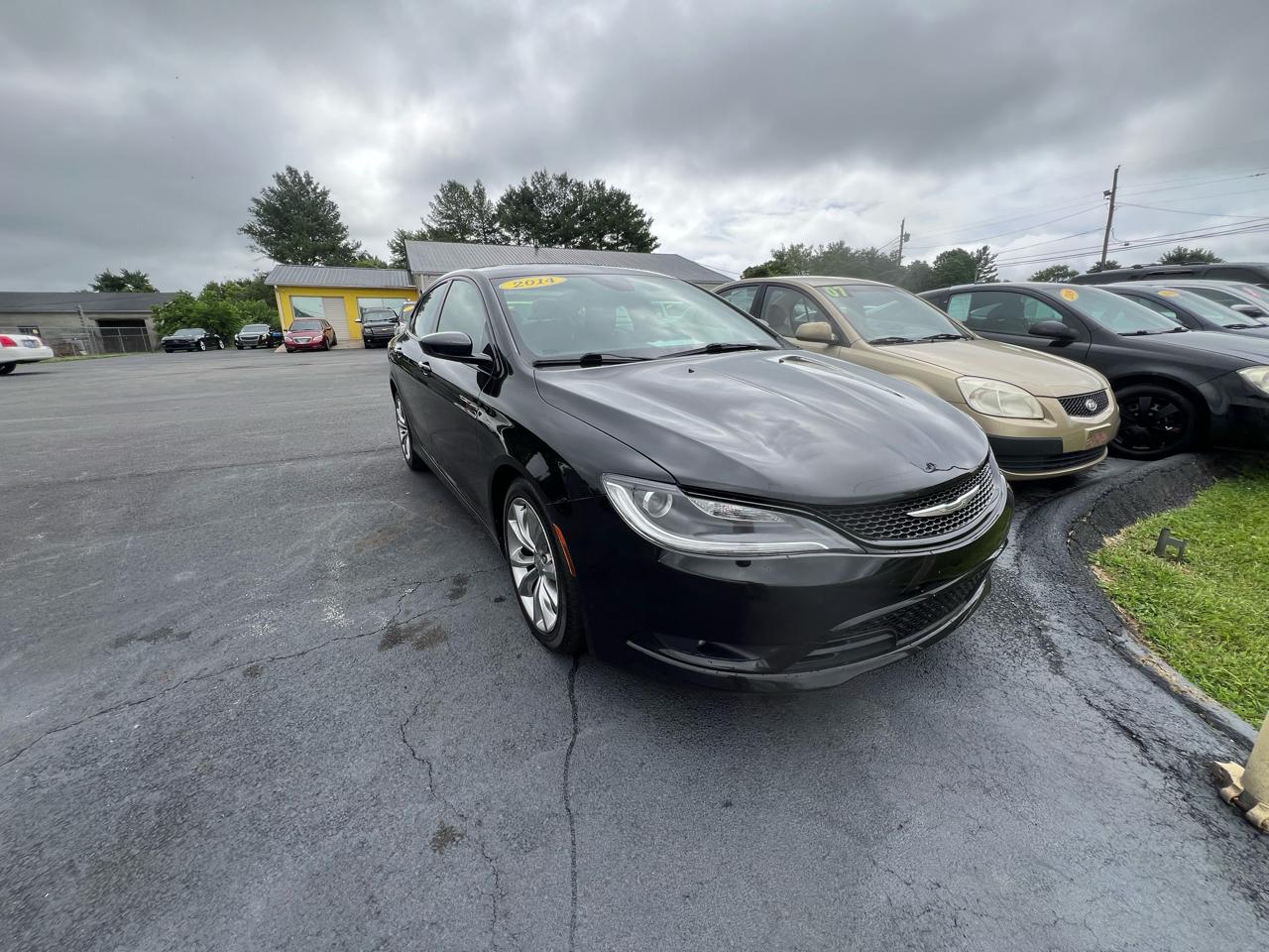 Chrysler 200 4dr Sdn S AWD 2015
