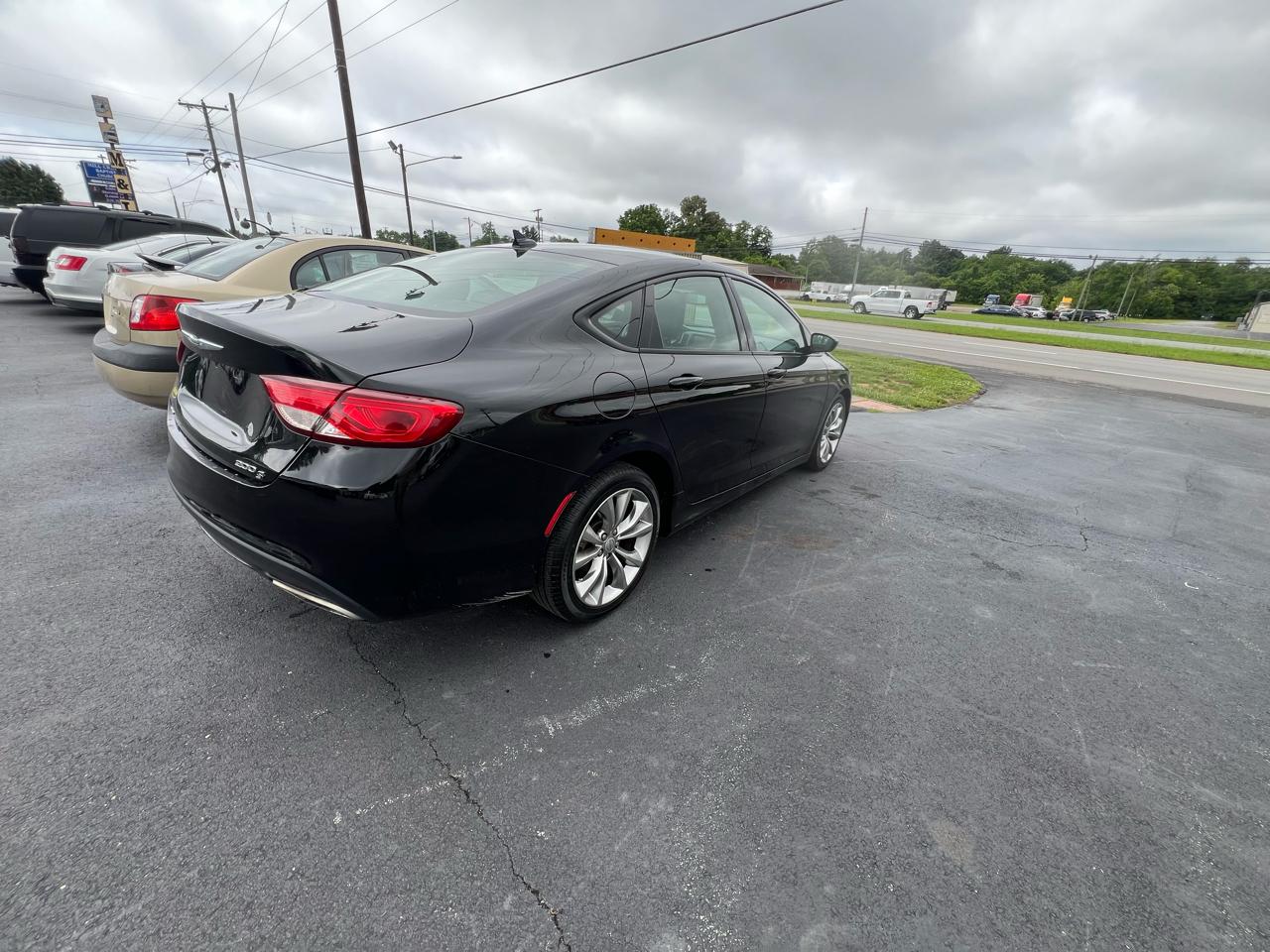 Chrysler 200 4dr Sdn S AWD 2015