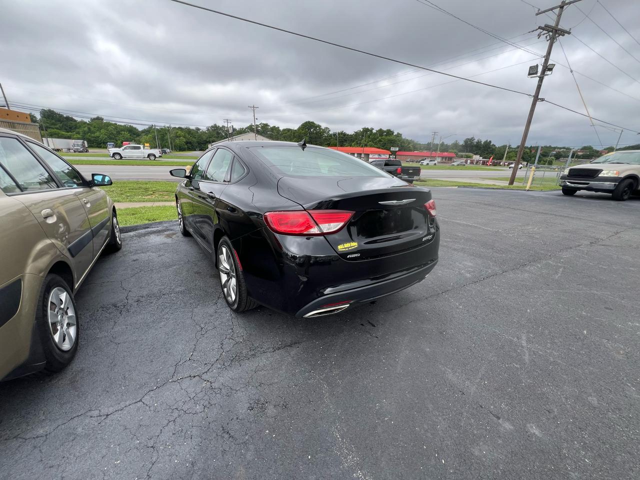 Chrysler 200 4dr Sdn S AWD 2015