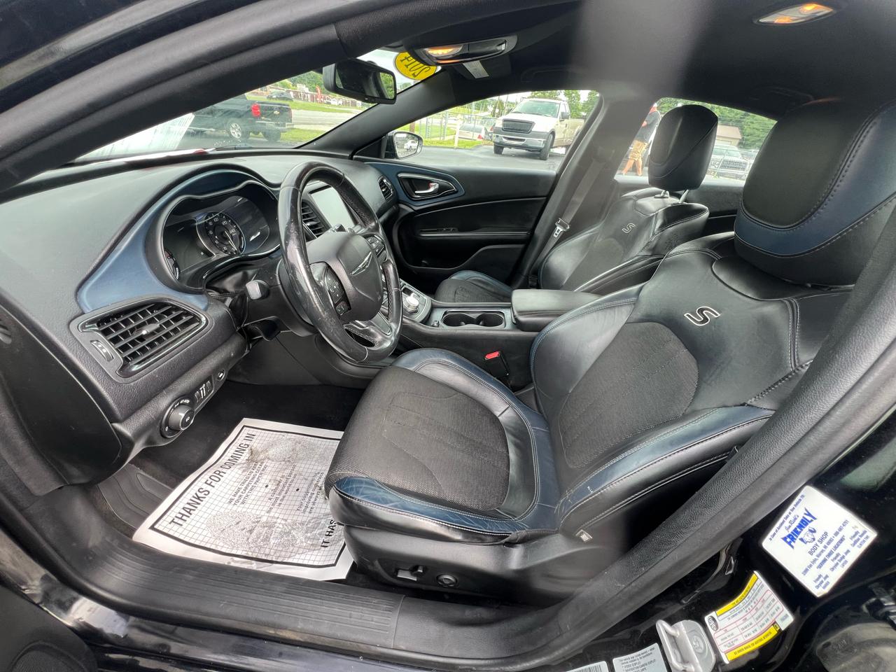 Chrysler 200 4dr Sdn S AWD 2015