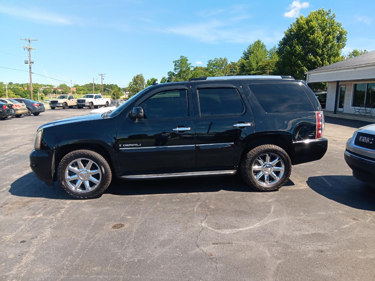 GMC Yukon Denali AWD 4dr 2008