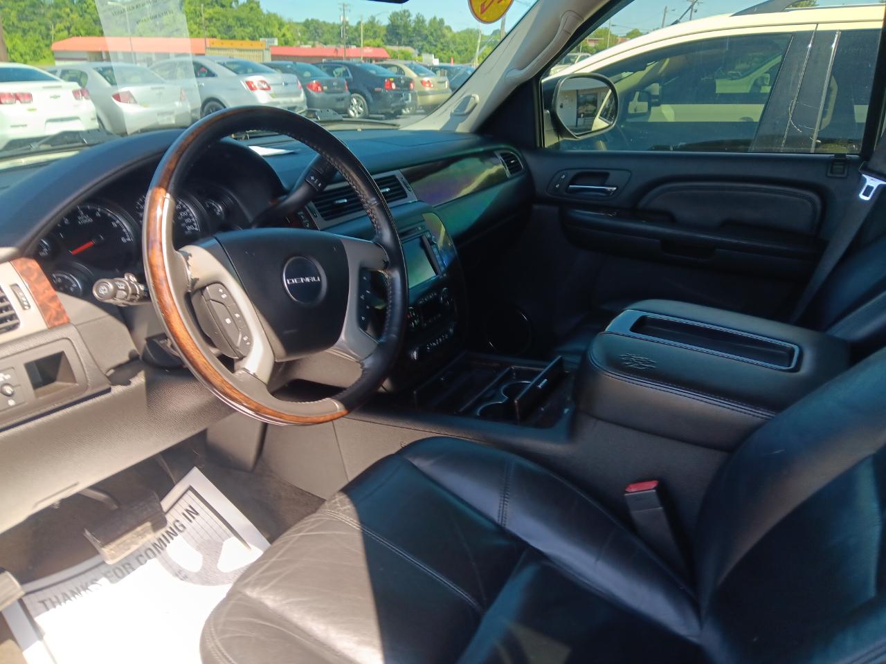 GMC Yukon Denali AWD 4dr 2008