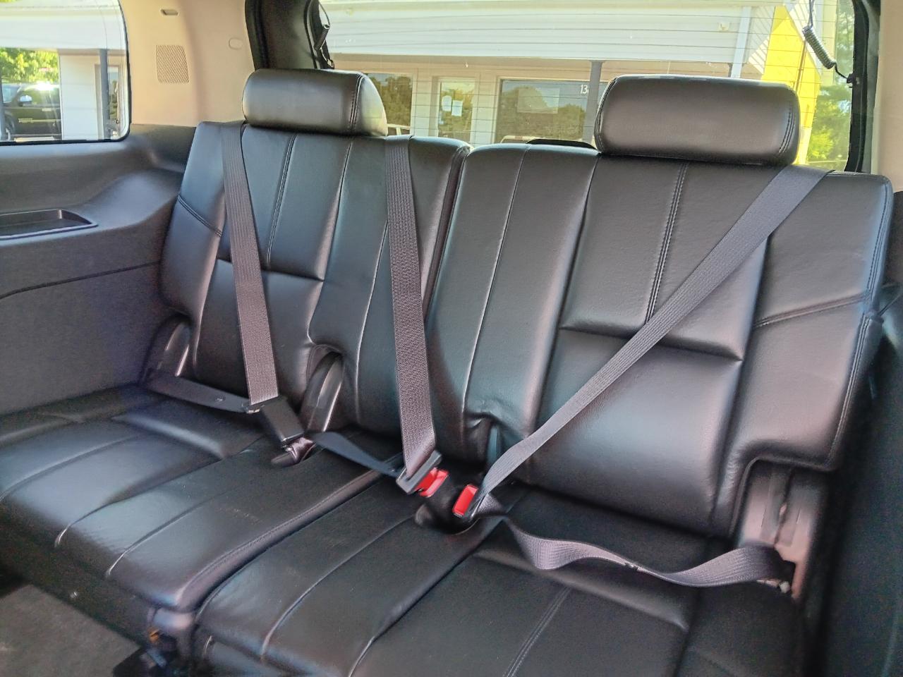GMC Yukon Denali AWD 4dr 2008