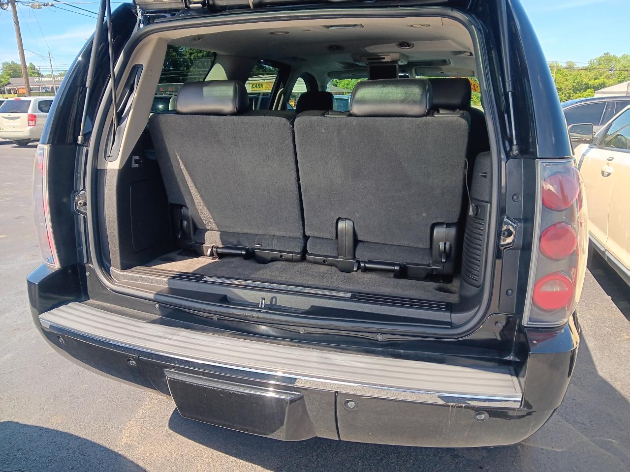 GMC Yukon Denali AWD 4dr 2008