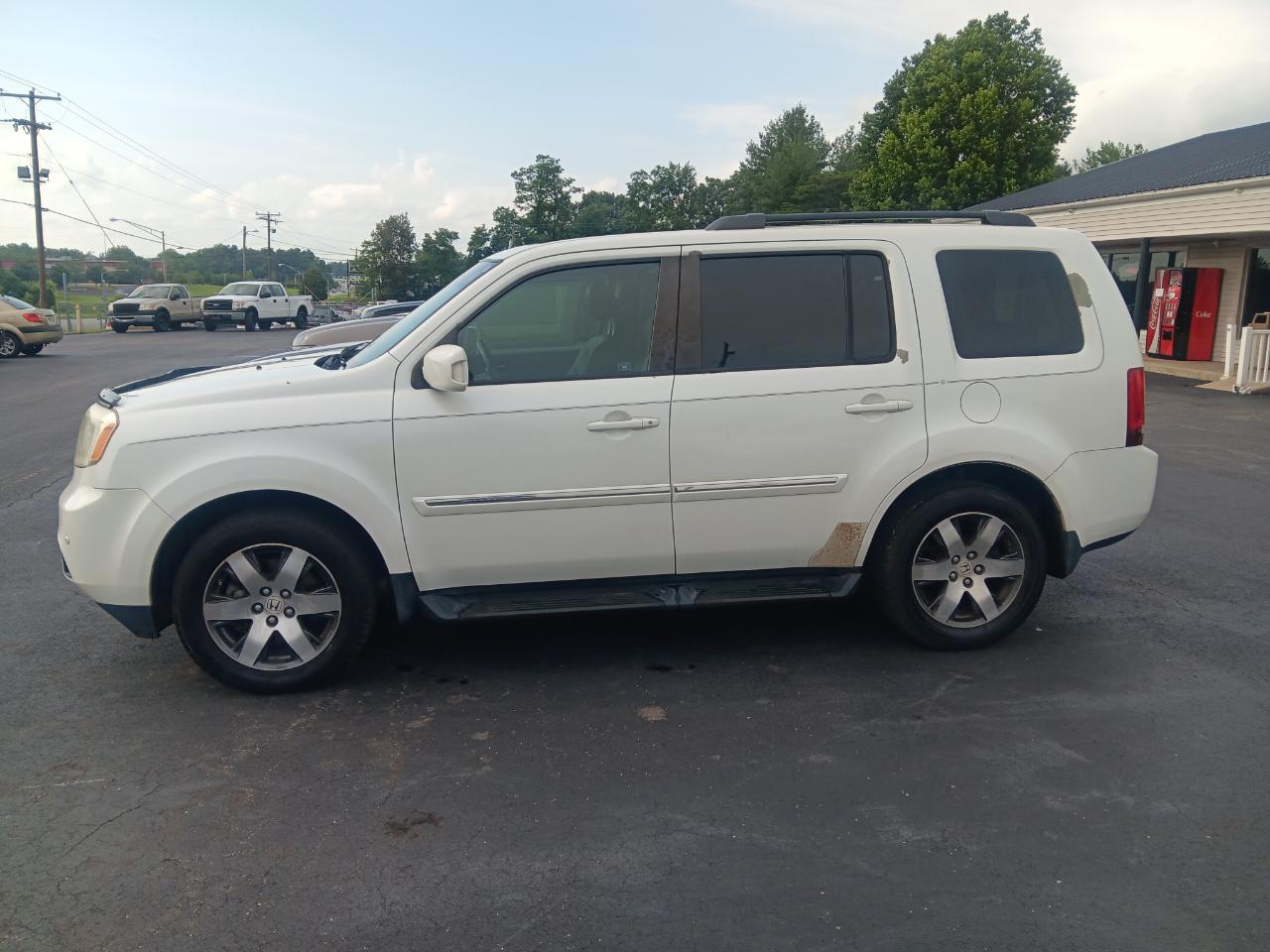 Honda Pilot 2WD 4dr Touring w/RES & Navi 2012