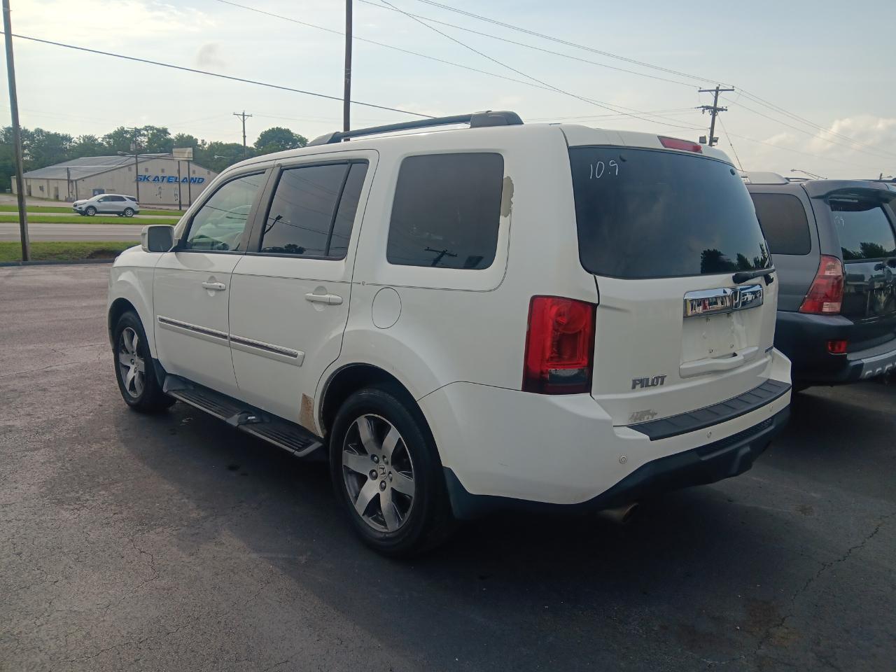 Honda Pilot 2WD 4dr Touring w/RES & Navi 2012