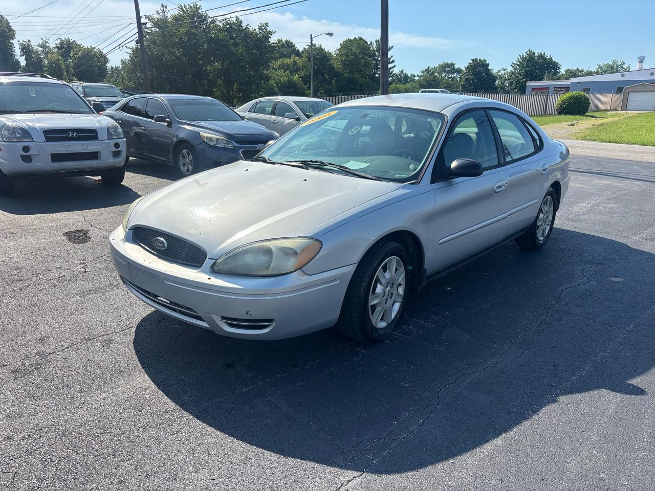 Ford Taurus 4dr Sdn SE 2005