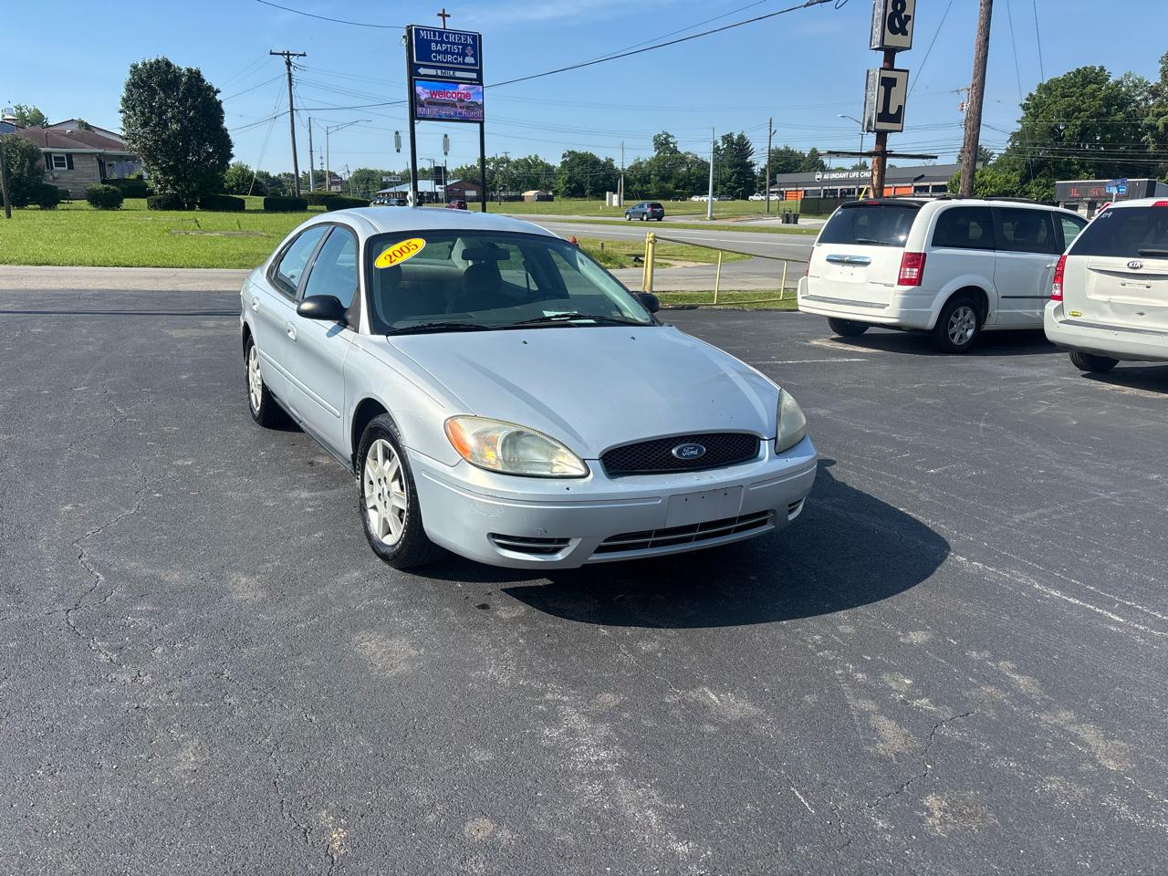 Ford Taurus 4dr Sdn SE 2005