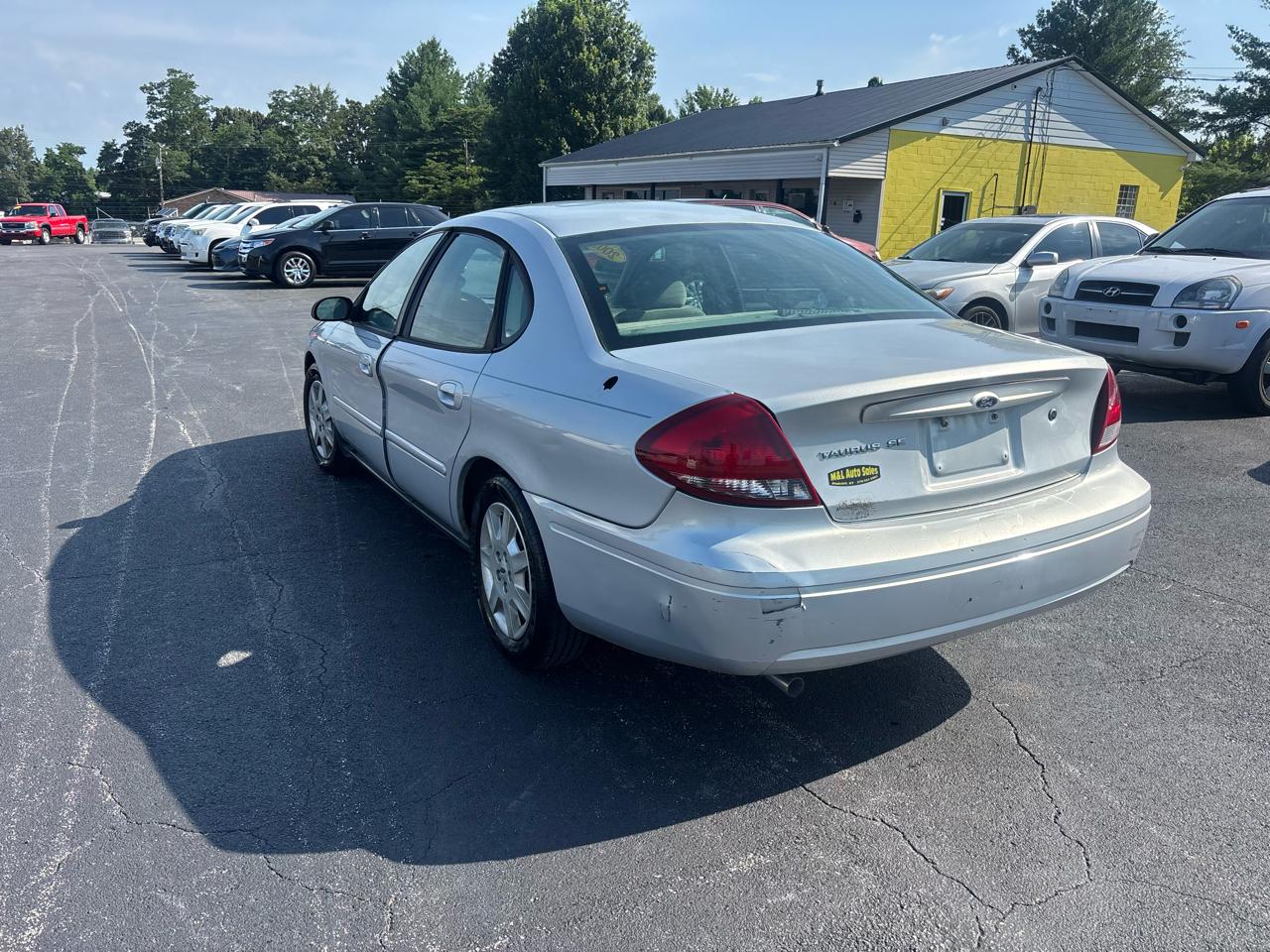 Ford Taurus 4dr Sdn SE 2005