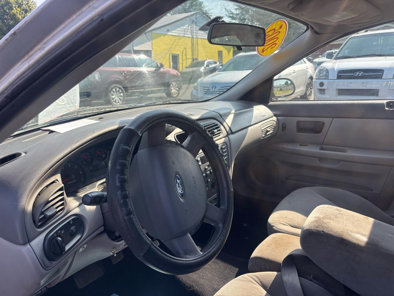 Ford Taurus 4dr Sdn SE 2005
