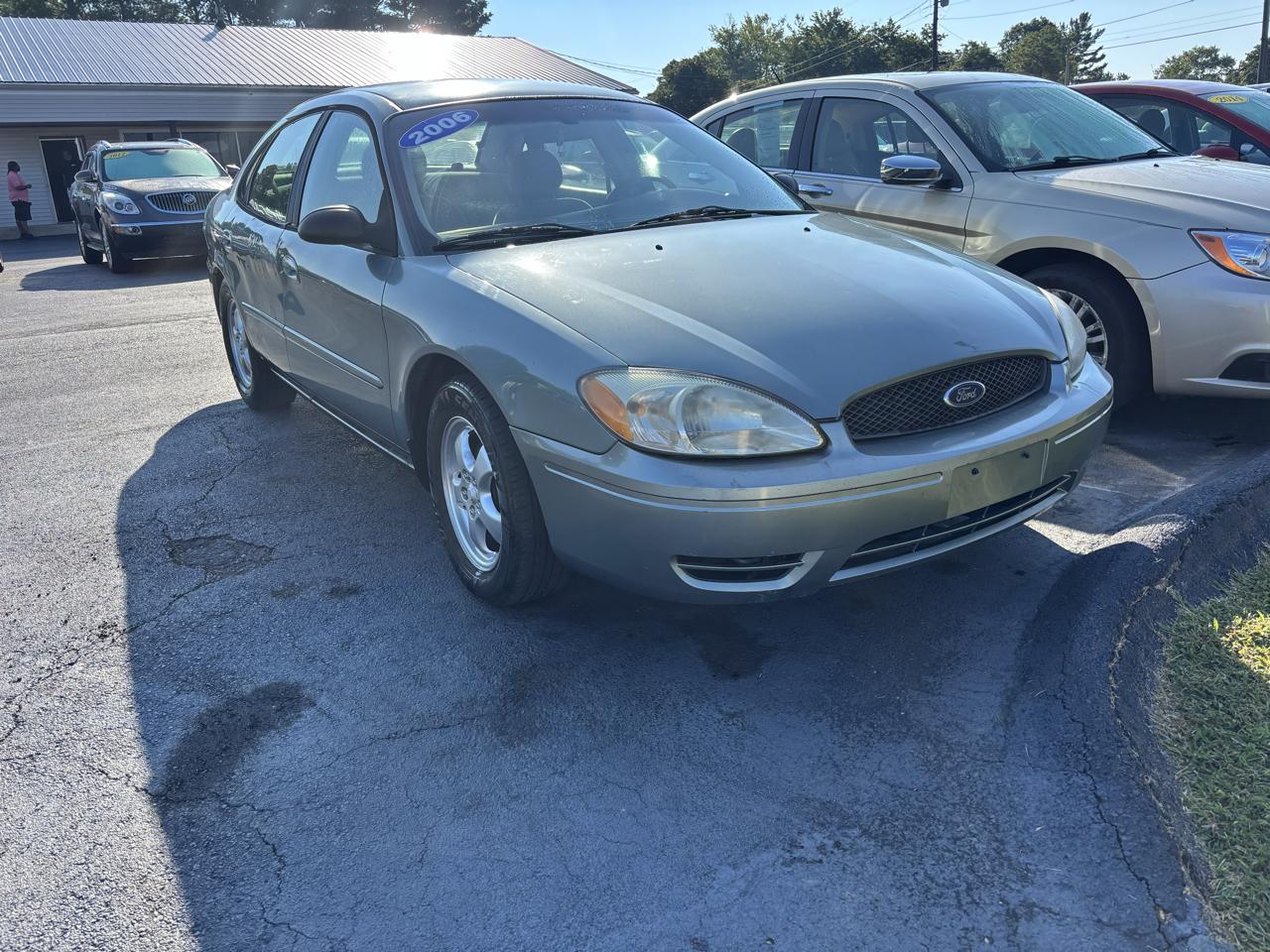 Ford Taurus 4dr Sdn SE 2006