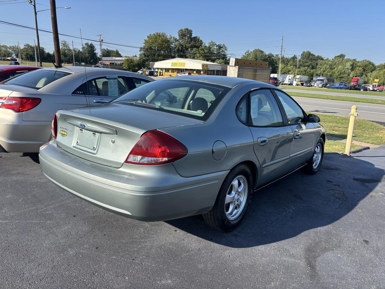 Ford Taurus 4dr Sdn SE 2006