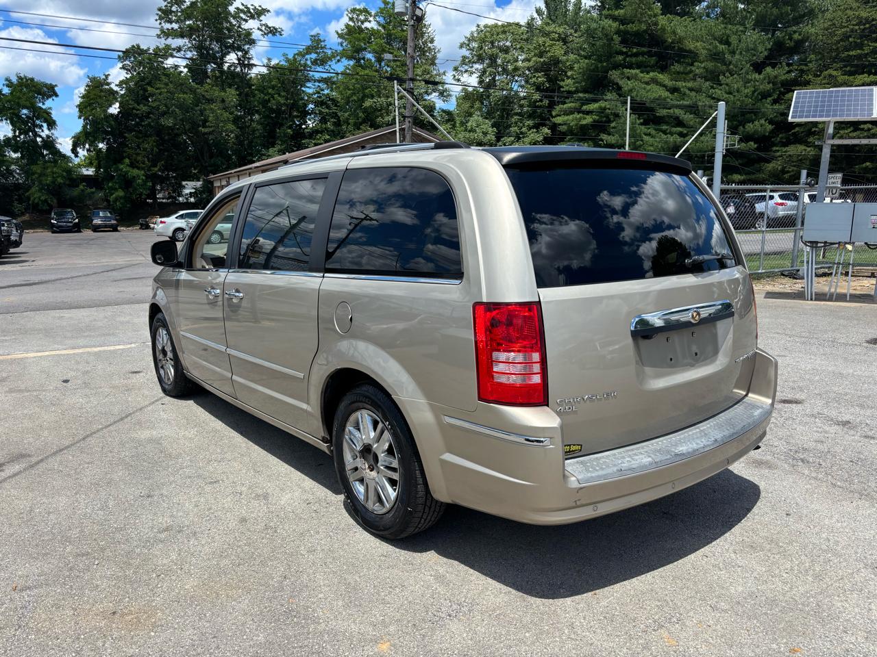 Chrysler Town & Country 4dr Wgn Limited 2009