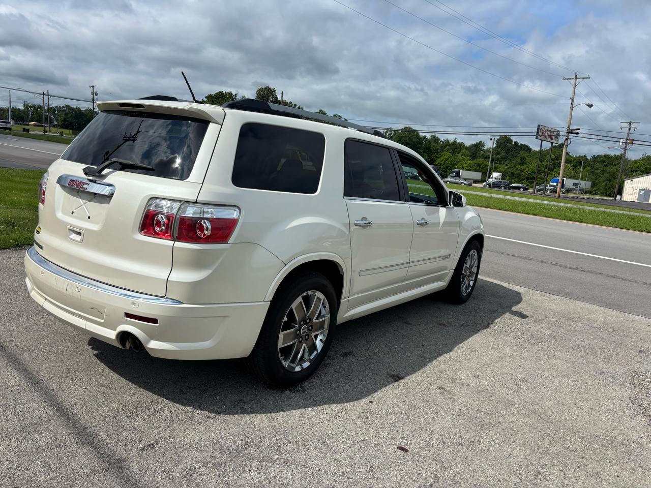 GMC Acadia FWD 4dr Denali 2011