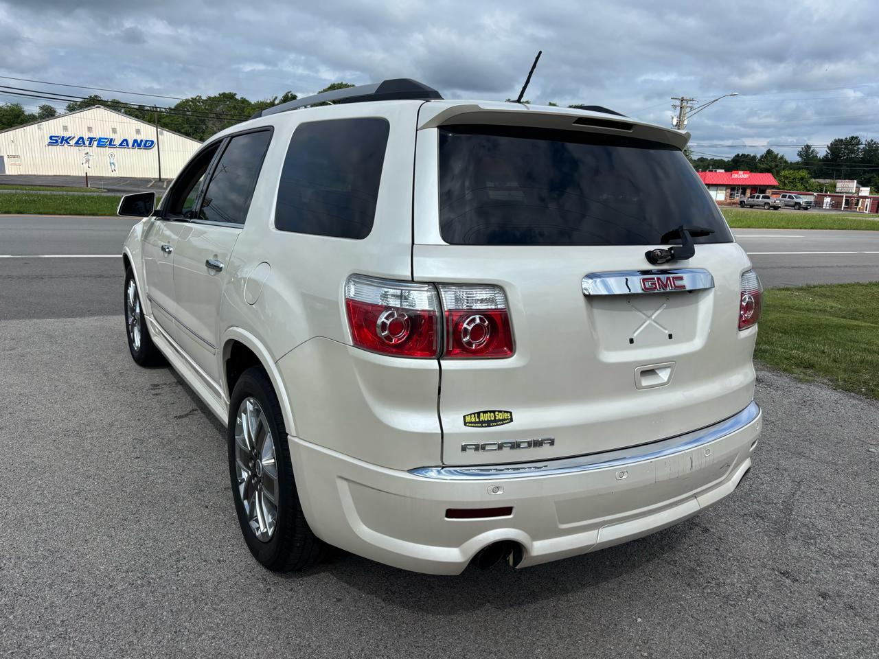 GMC Acadia FWD 4dr Denali 2011