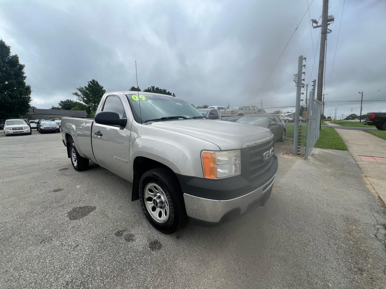 GMC Sierra 1500 2WD Reg Cab 133.0" Work Truck 2009