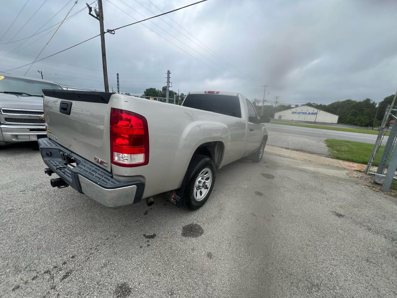 GMC Sierra 1500 2WD Reg Cab 133.0" Work Truck 2009