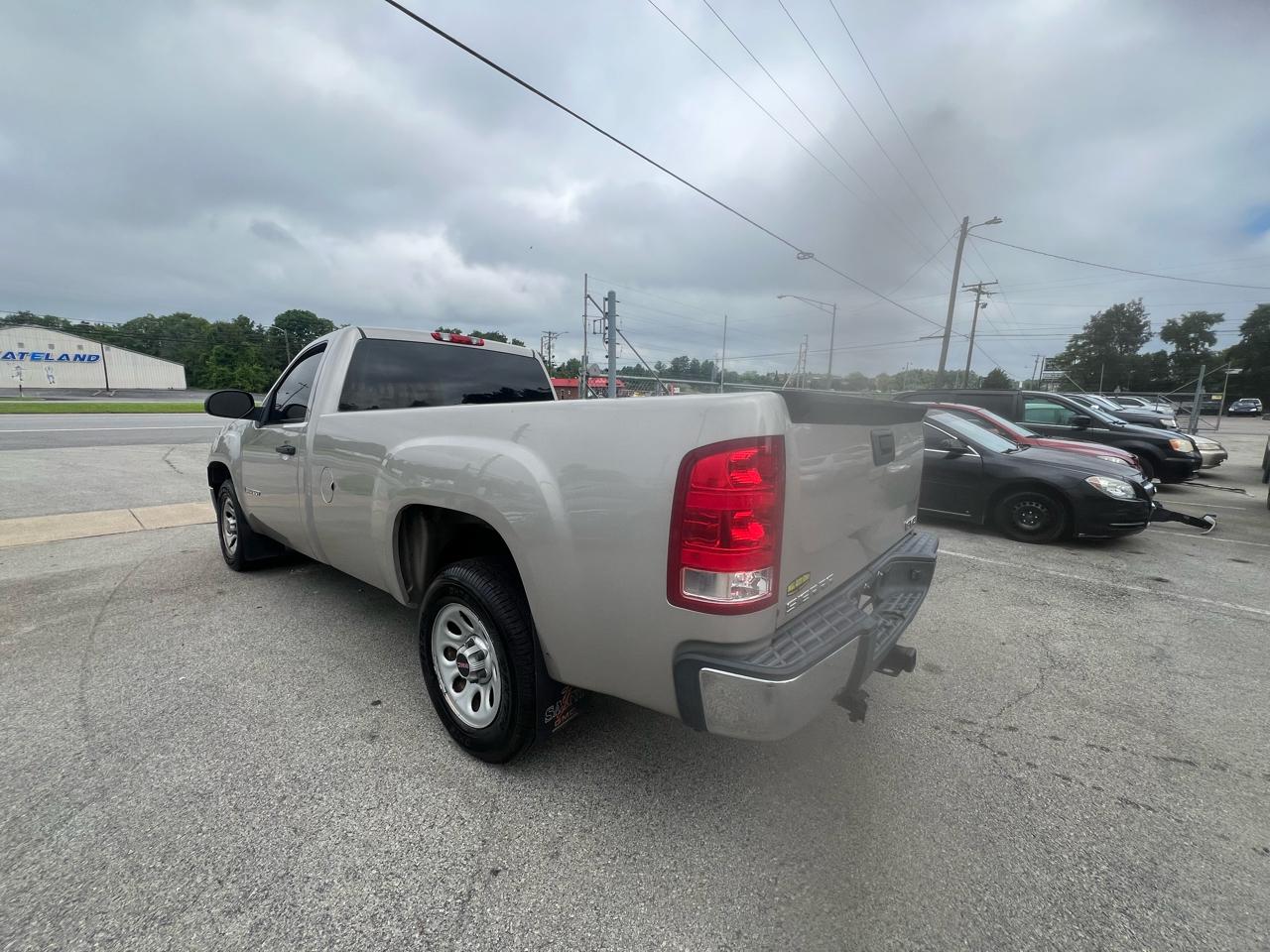 GMC Sierra 1500 2WD Reg Cab 133.0" Work Truck 2009