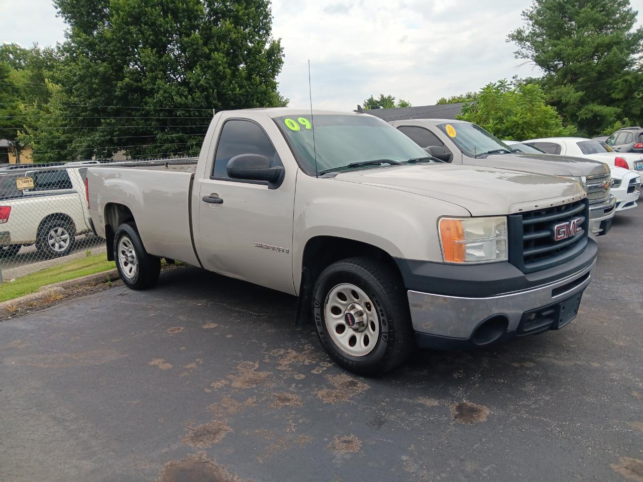 2009 GMC Sierra 1500 2WD Reg Cab 133.0" Work Truck