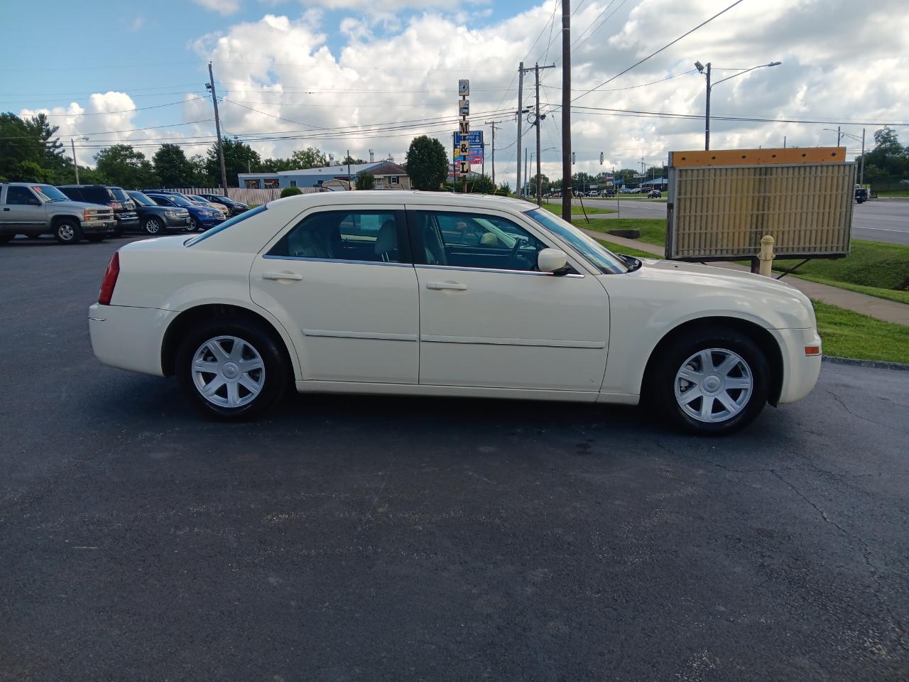 Chrysler 300 4dr Sdn 300 Touring *Ltd Avail* 2005