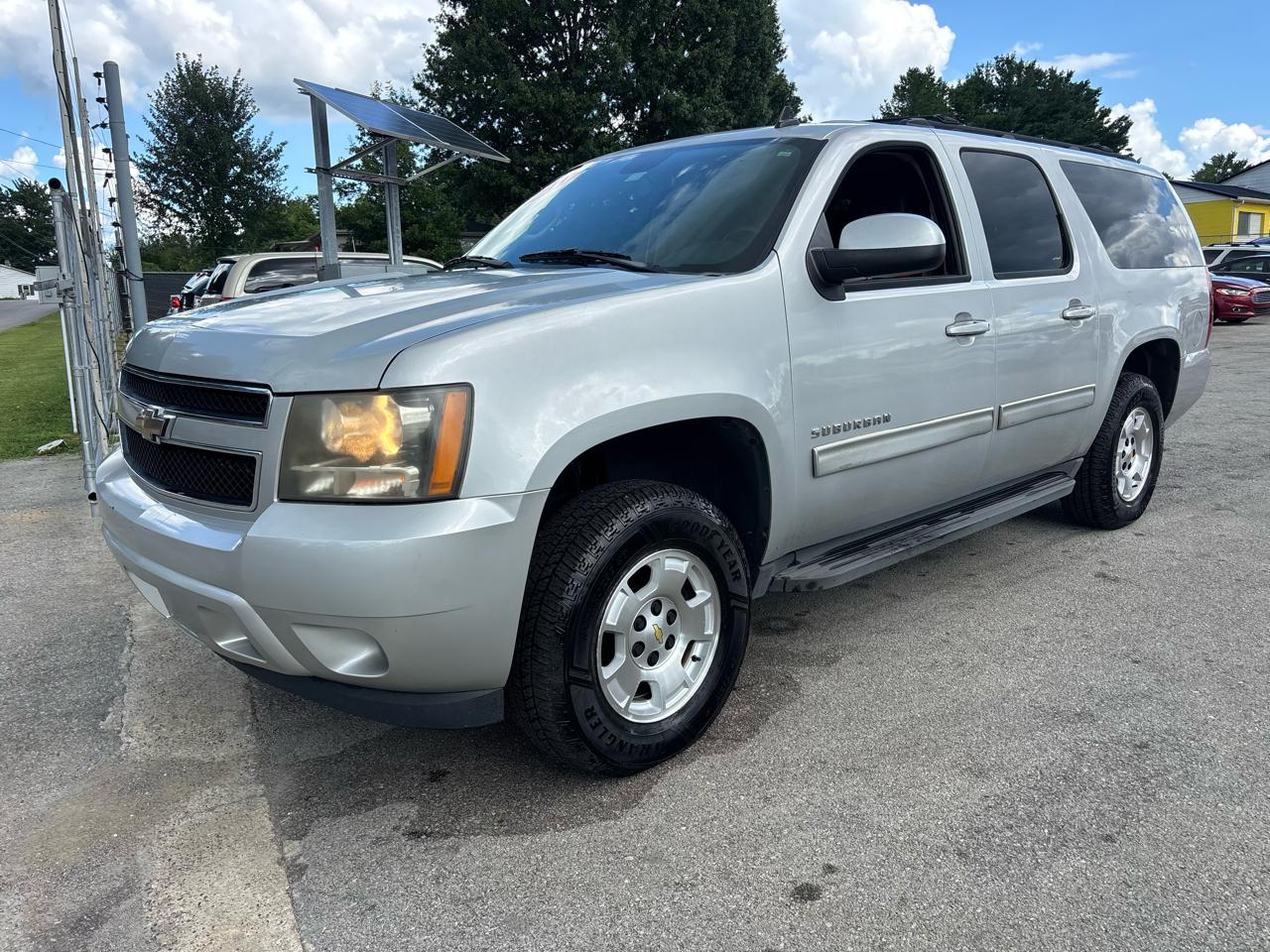 Chevrolet Suburban 2WD 4dr 1500 LS 2011