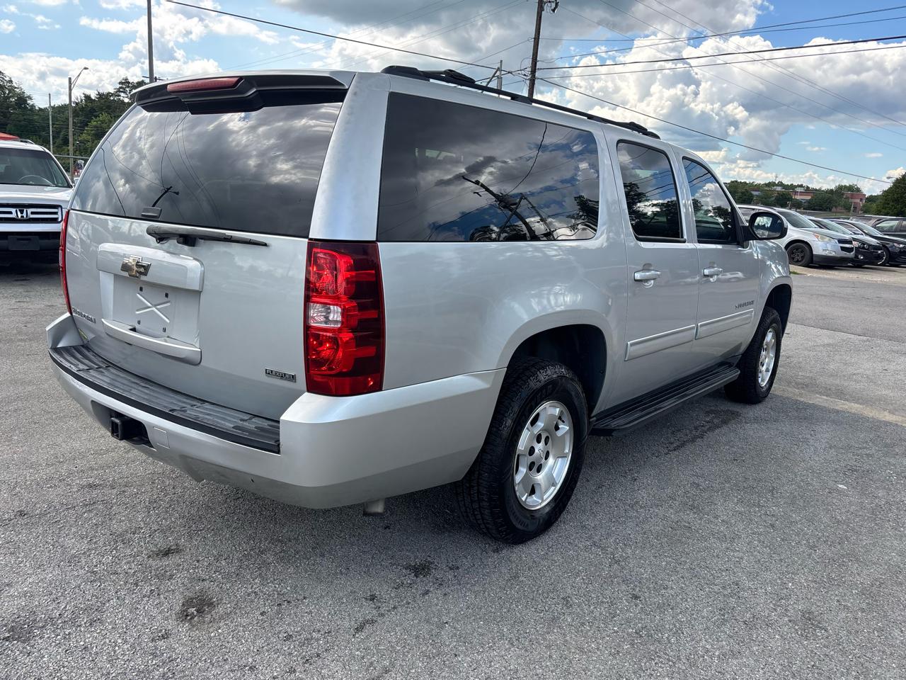 Chevrolet Suburban 2WD 4dr 1500 LS 2011