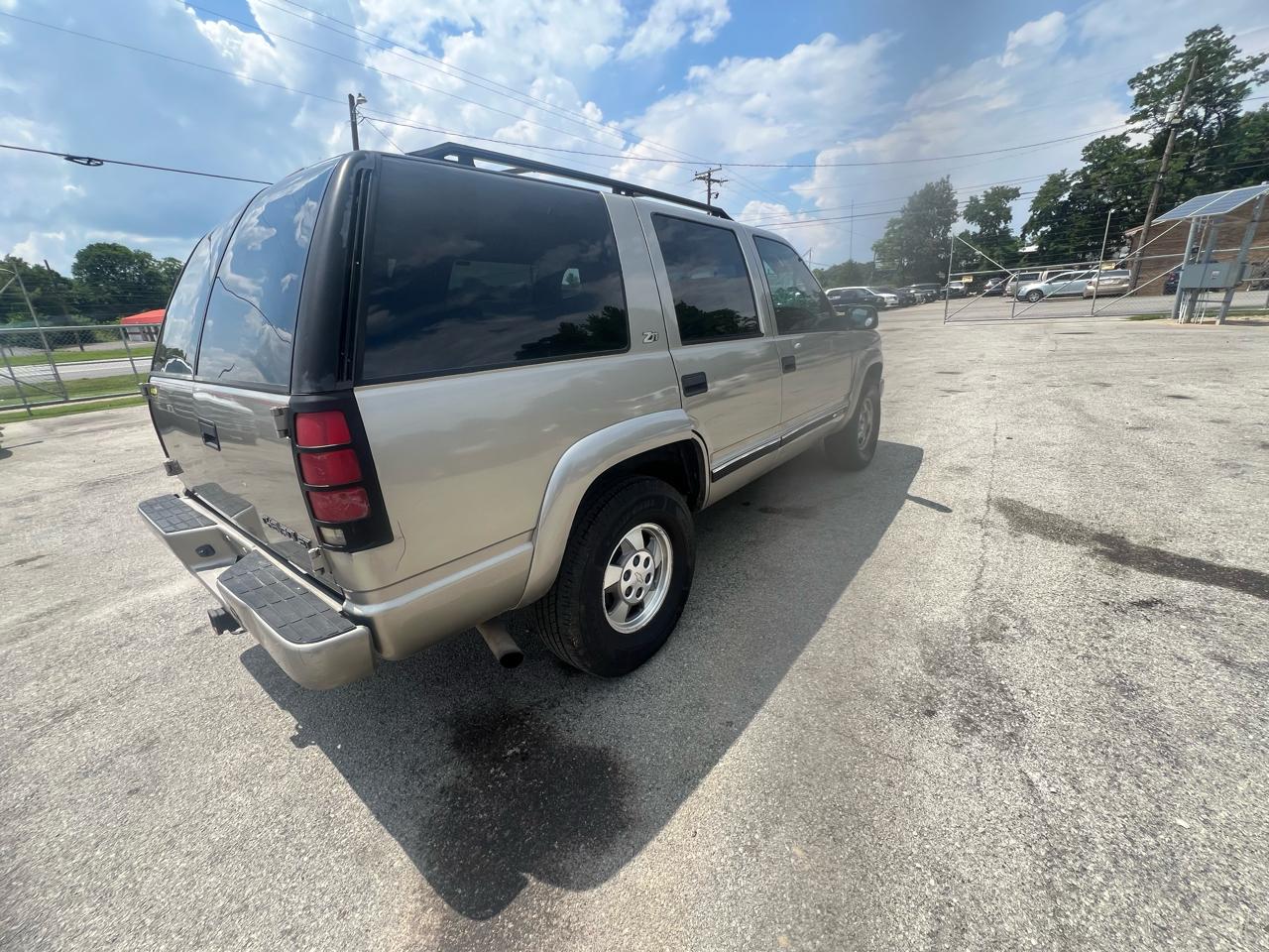 Chevrolet Tahoe 4dr 4WD Z71 2000