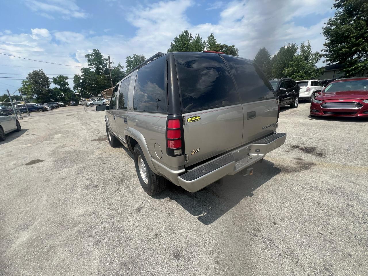 Chevrolet Tahoe 4dr 4WD Z71 2000