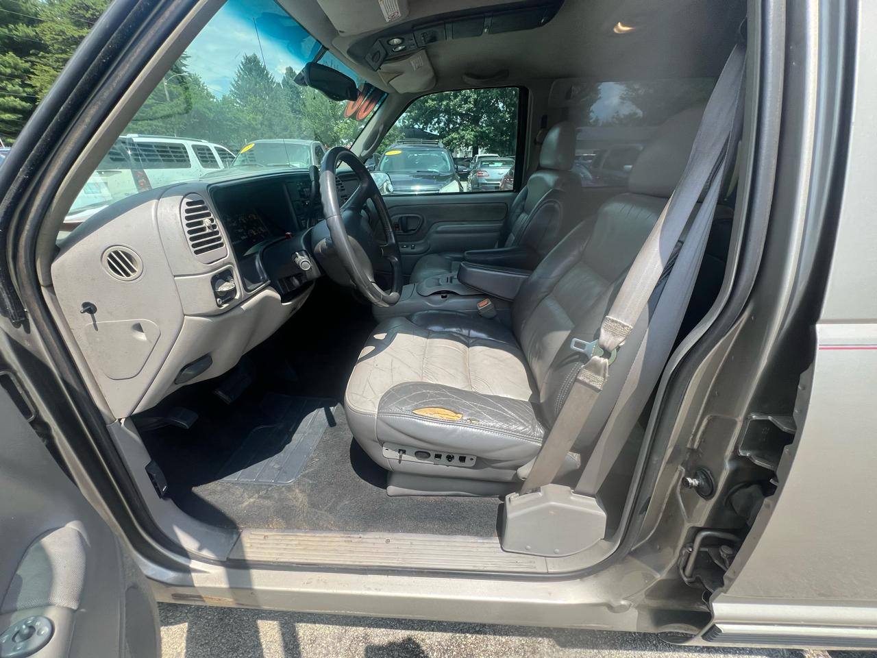 Chevrolet Tahoe 4dr 4WD Z71 2000