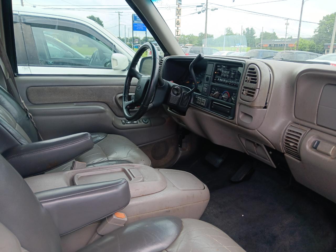 Chevrolet Tahoe 4dr 4WD Z71 2000