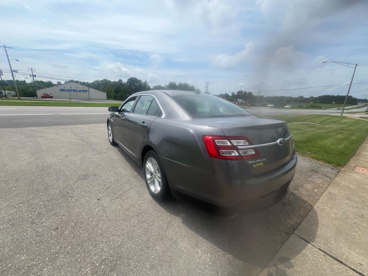 Ford Taurus 4dr Sdn SEL FWD 2013