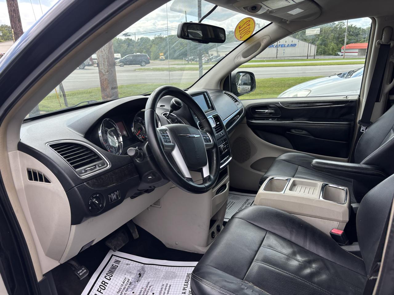Chrysler Town & Country 4dr Wgn Touring 2012