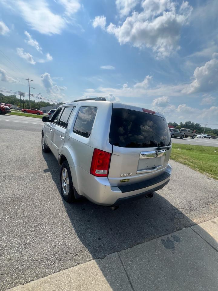 Honda Pilot 2WD 4dr EX-L w/Navi 2011