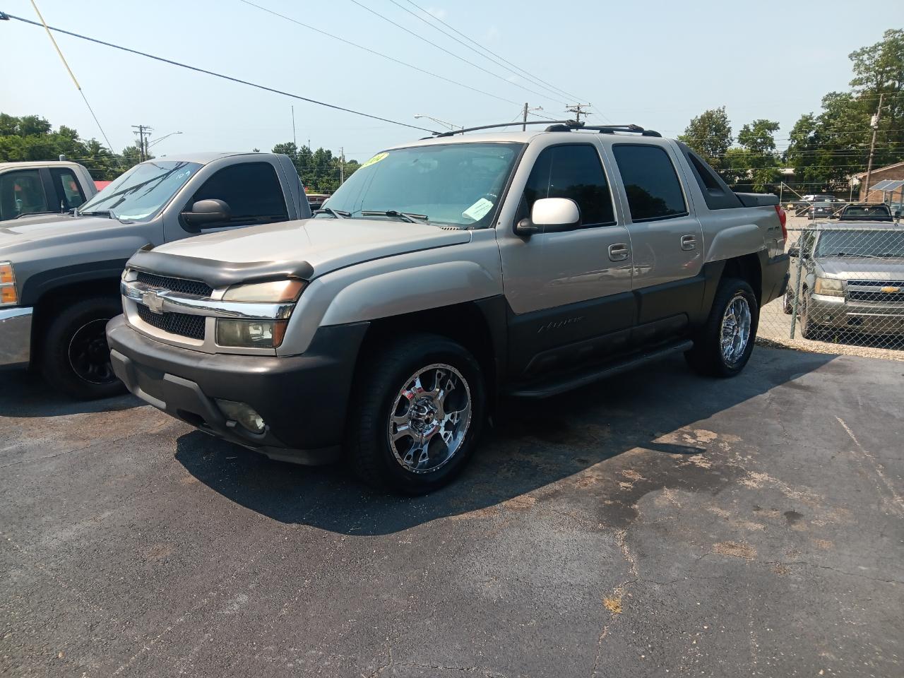 2004 Chevrolet Avalanche 1500 5dr Crew Cab 130" WB 4WD