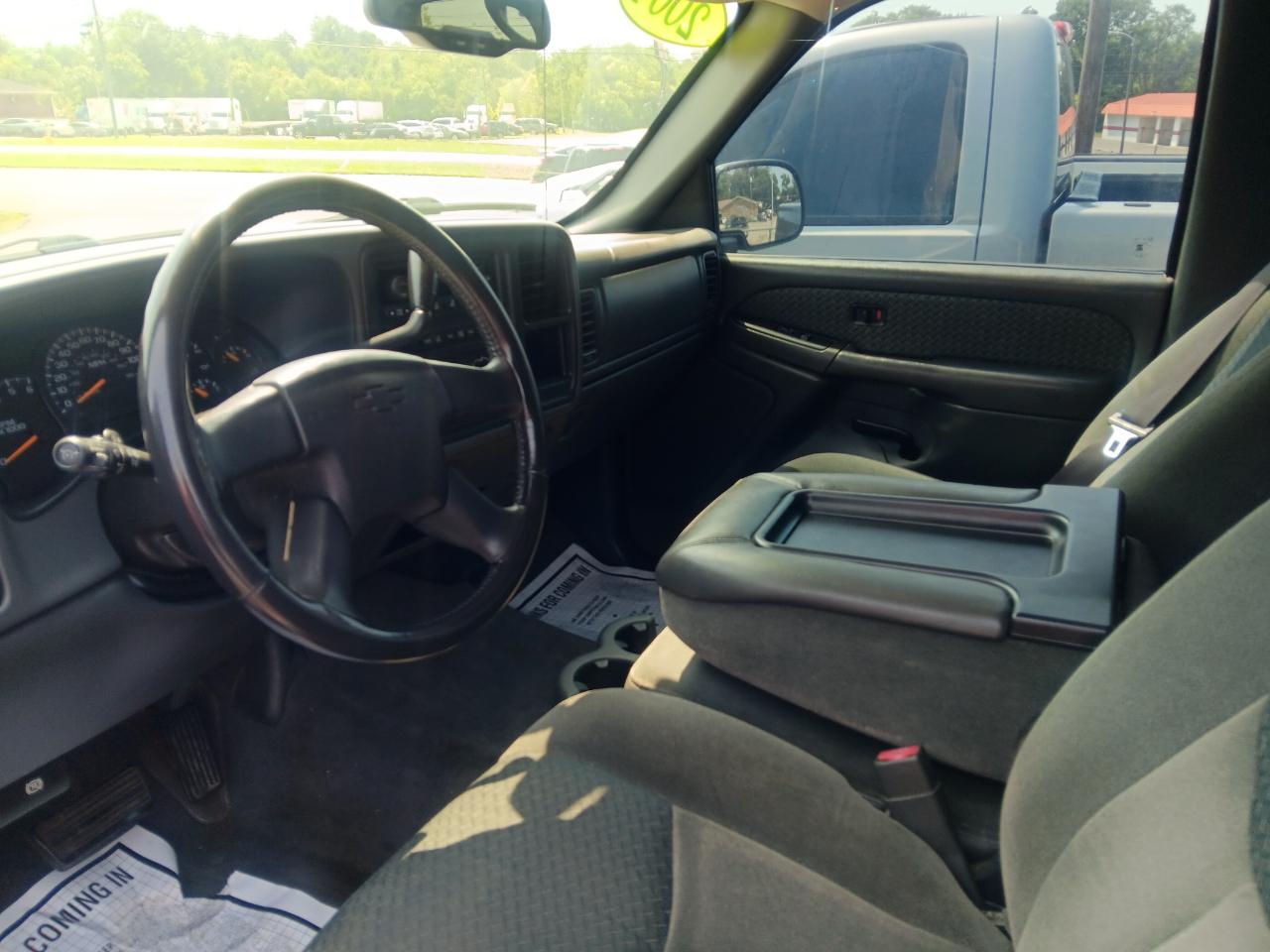 Chevrolet Avalanche 1500 5dr Crew Cab 130" WB 4WD 2004