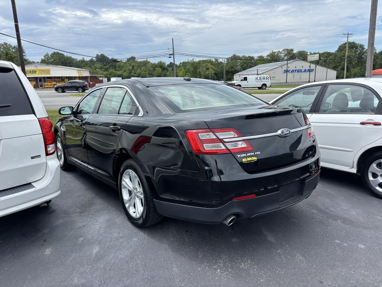 Ford Taurus SE FWD 2018
