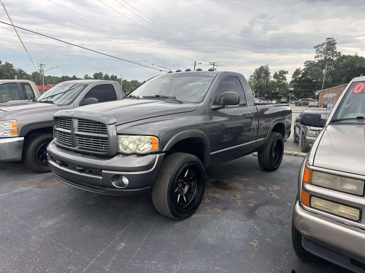 Dodge Ram 1500 2dr Reg Cab 120.5" WB 4WD SLT 2004