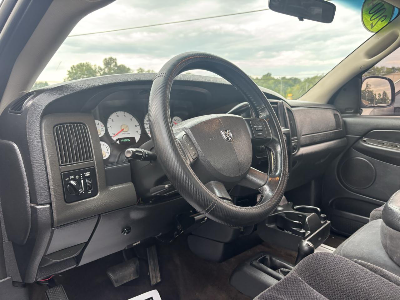 Dodge Ram 1500 2dr Reg Cab 120.5" WB 4WD SLT 2004
