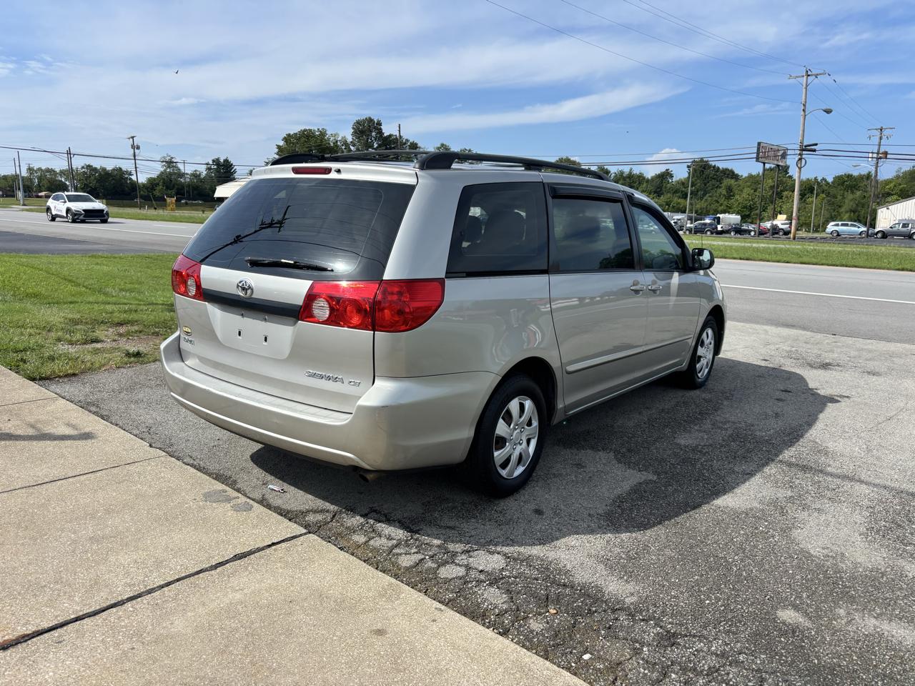 Toyota Sienna 5dr 7-Passenger Van CE FWD (Natl) 2007