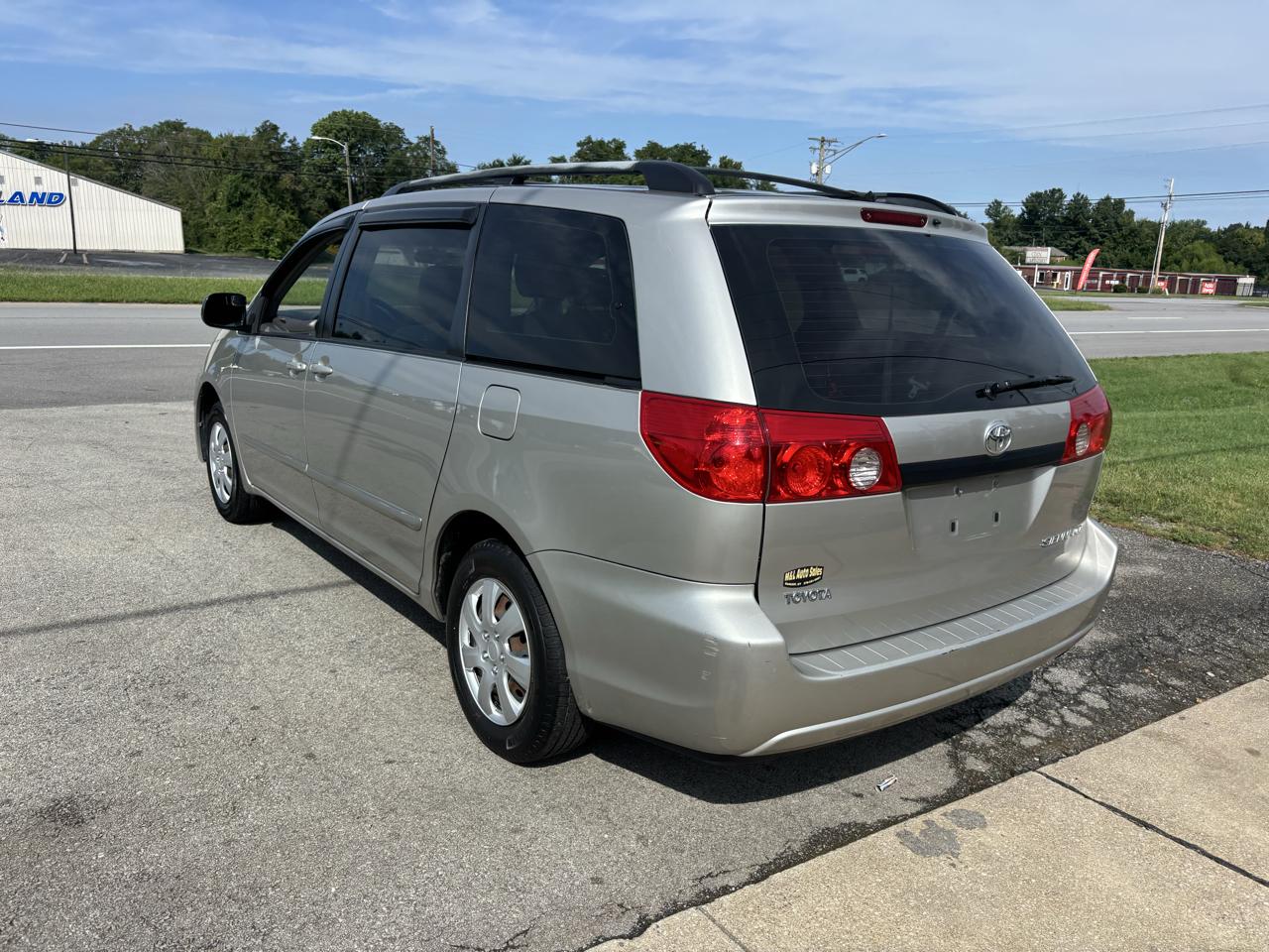 Toyota Sienna 5dr 7-Passenger Van CE FWD (Natl) 2007